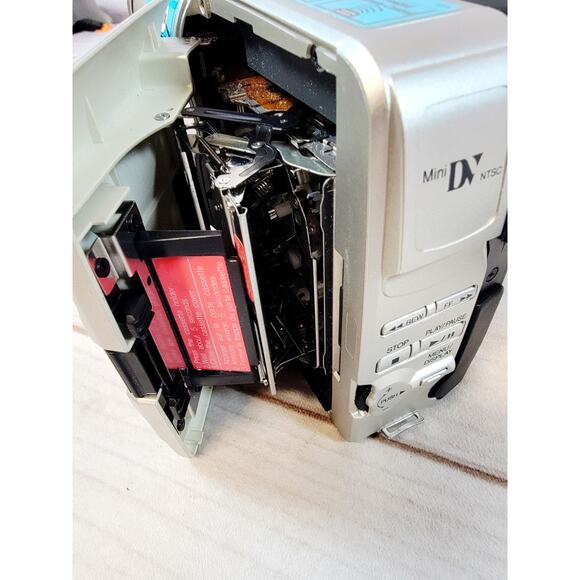 JVC Mini DV Digital CyberCam Camcorder Model GR-DVA1U W/Charger & Remote TESTED - Picture 3 of 16